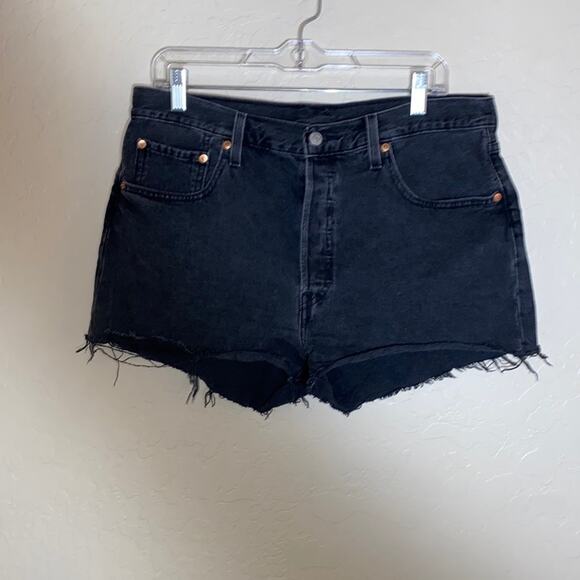 Levi’s 501 high waist black cut off shorts - Picture 4 of 7